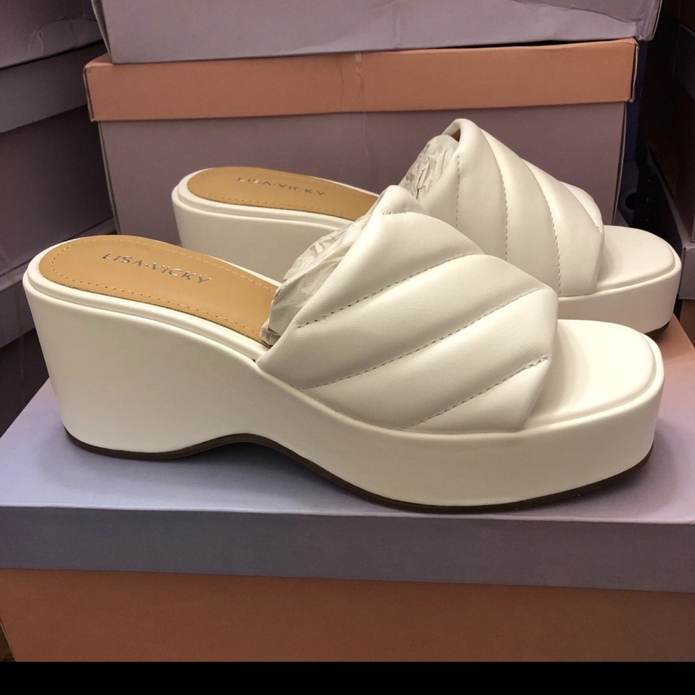 LISA VICKY 7 & 8.5 Chic White Sheep Leather Sandal NEW - Picture 2 of 4